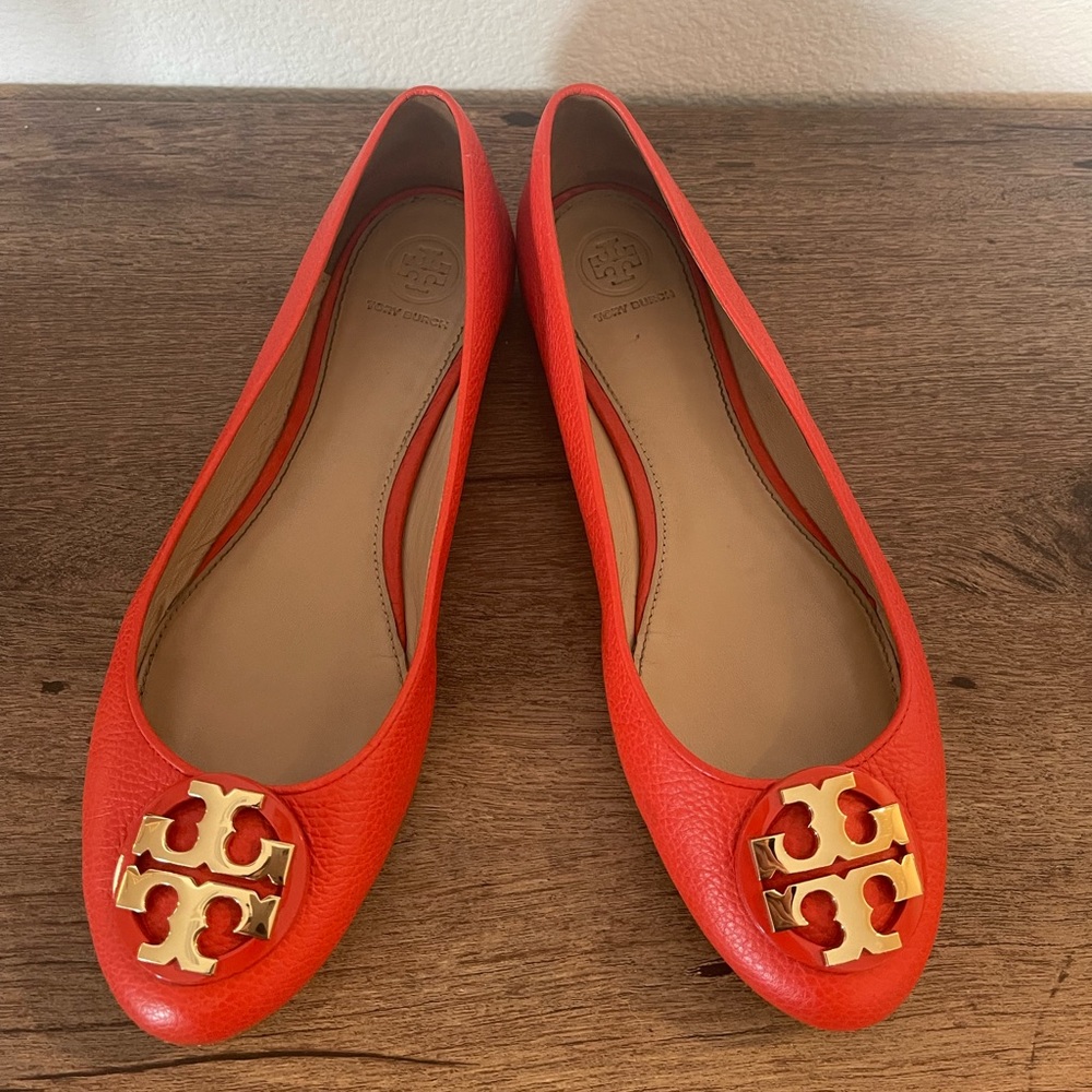 Tory Burch Clair Leather Ballerina Flats Poppy Orange W/ gold logo. Womens 9.5